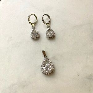 Silver Halo setting Cubic Zirconia/Swarovski crystal earrings matching pendant